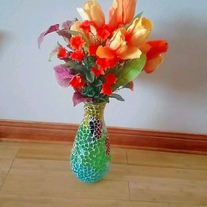 Chipped glass vase w/ flowers